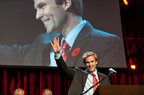 Brian Gallant sported a McGill tie the night he became leader of the Liberal Party in New Brunswick. More recently, he wore the tie for the swearing-in ceremony for the newly elected members of his province’s legislature. / Photo: Acadie Nouvelle